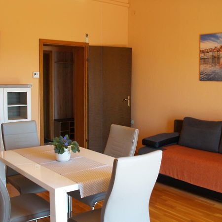 Apartments Frank โรวีน ภายนอก รูปภาพ